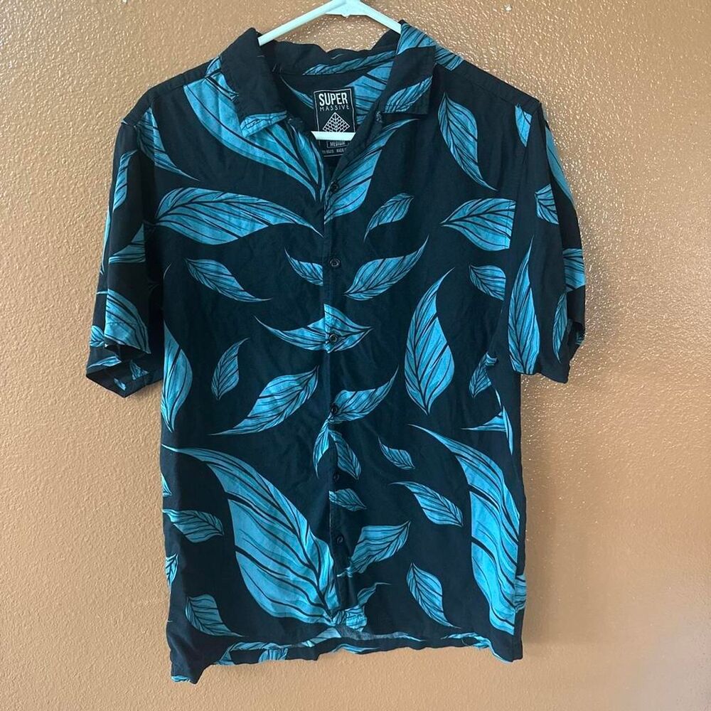 Mens medium massive Blue & black Hawaiian button-up shirt
